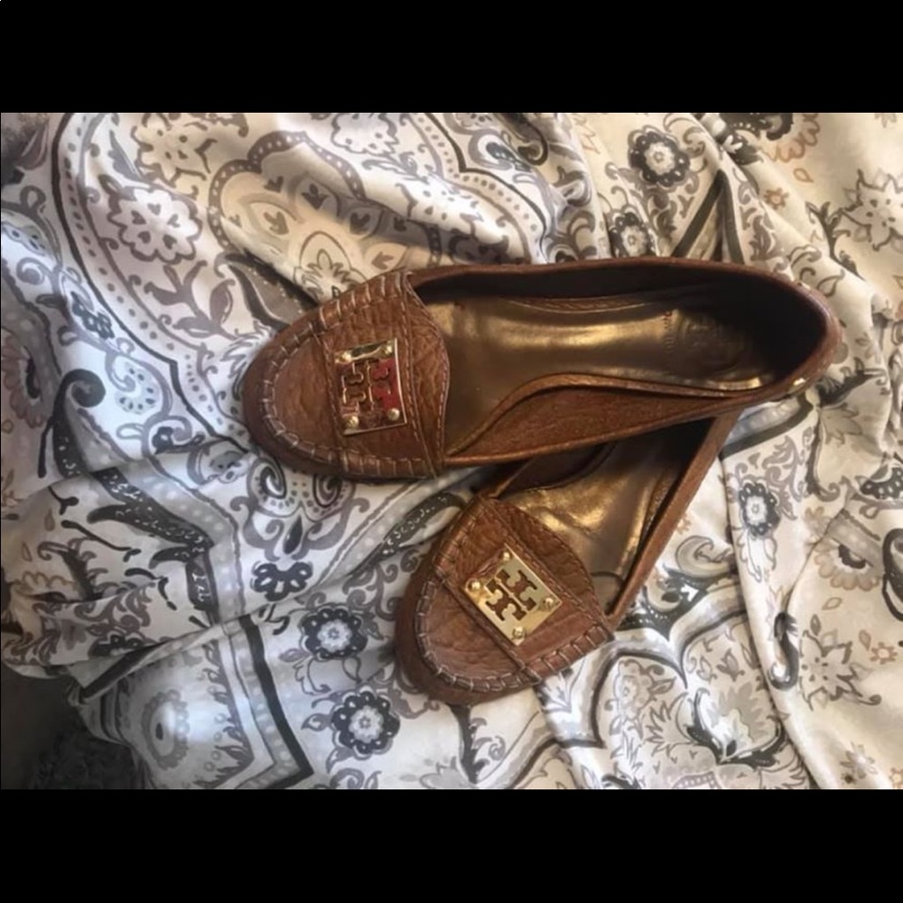 Tory Burch tan slides